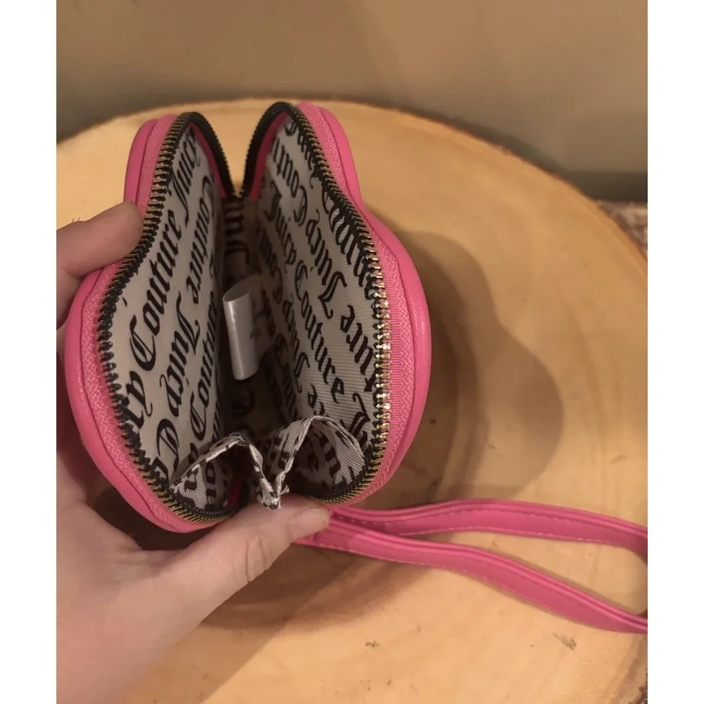 JUICY COUTURE‎ JUICY PINK FLAWLESS HEART ZIP AROUND WRISTLET WALLET BAG